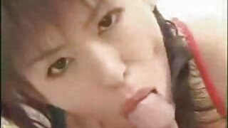 Seksual asiyalı Saya Song anal seks edir və ağzına boşalır